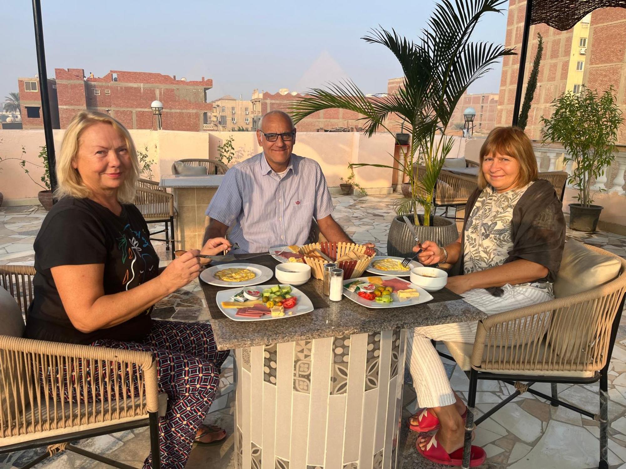 Badr Pyramids Inn Nazlet el-Sîsi Exterior foto